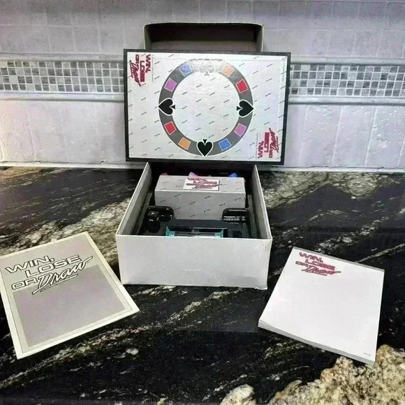 VINTAGE WIN LOSE OR DRAW Board Game Milton Bradley 1987 - Picture 11 of 16